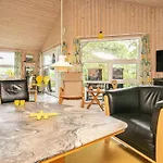 8 Person In Saeby-by Traum