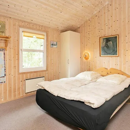 8 Person In Saeby-by Traum