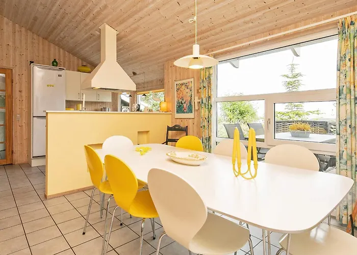 8 Person In Saeby-by Traum *